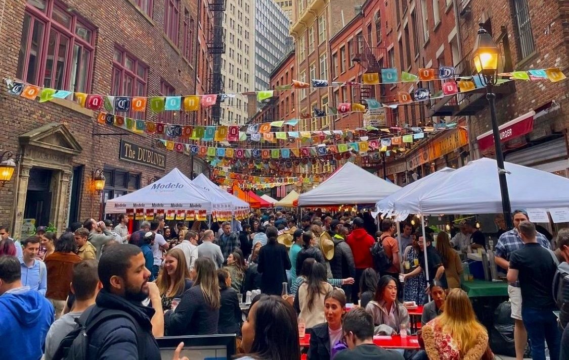 May five in New York: Tequila, Tacos and Mariachis invade Stone Street in the Bajo Manhattan