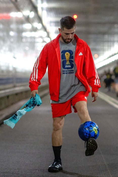 Football Freestyler, Frankie Flo, unites NY and NJ through Lincoln Tunnel