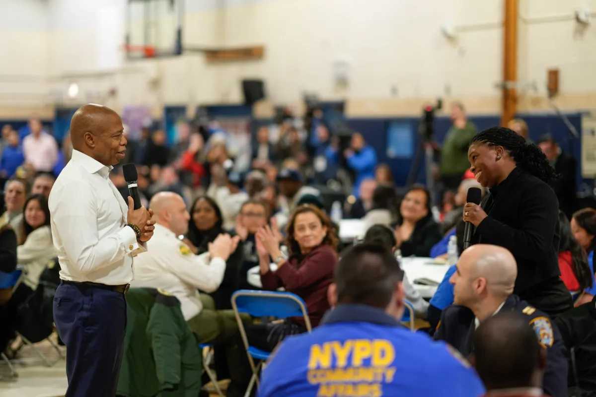 "We will defend all New Yorkers": Mayor addresses ICE raids and the transformation of Roosevelt Ave into a community forum in Corona