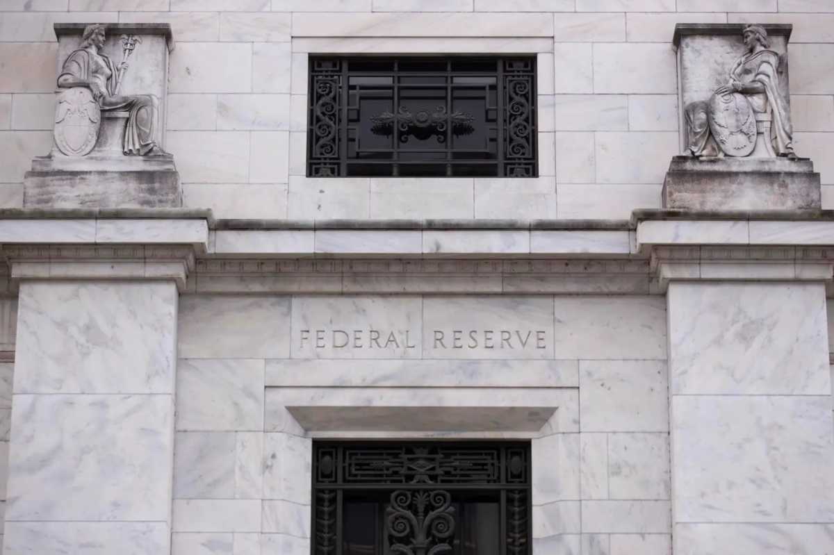 Announced reduction of the interest rate prior to the elections