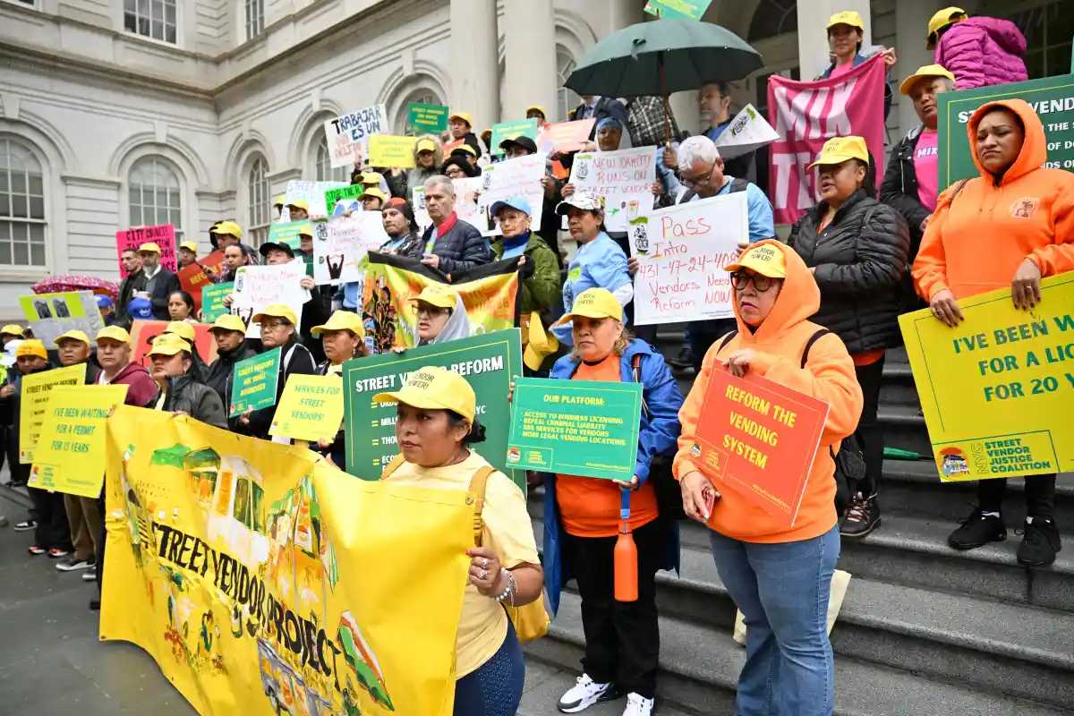 "35 years waiting for a license!" - Hunting vendors require reform already in front of the City Council: "I want to make it legal, not illegal"