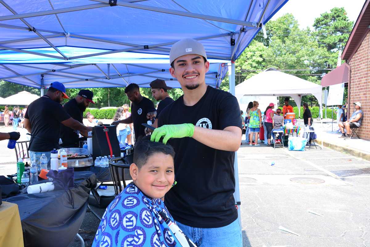 Senator Martínez and Liga de Justicados gave back backpacks and school supplies for the return to classes