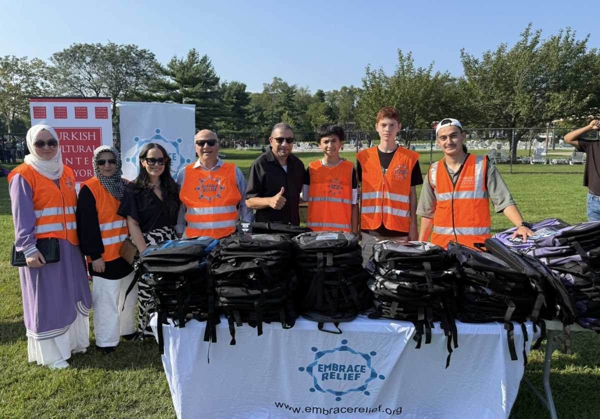Vice President Ramos gave school backpacks and organized community concert in Roberto Clemente Park
