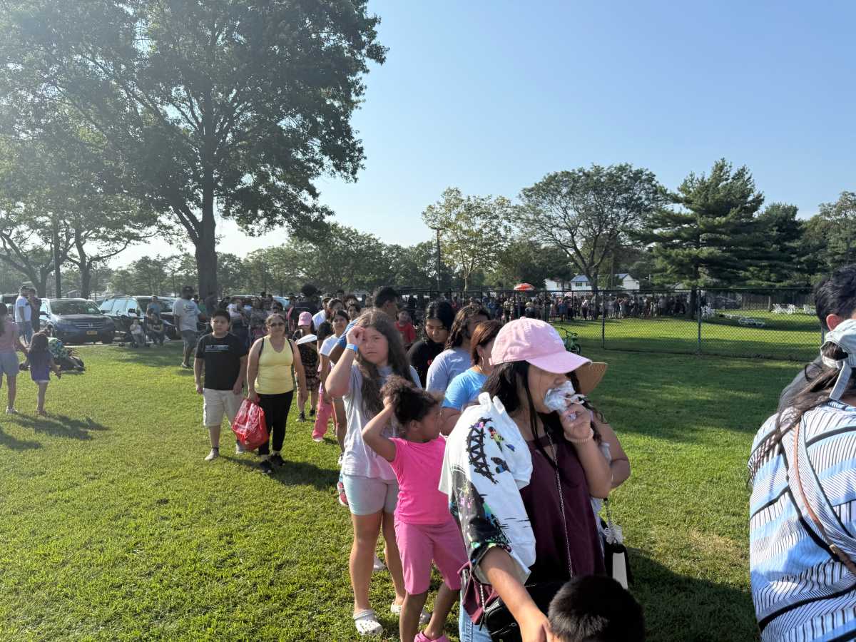 Vice President Ramos gave school backpacks and organized community concert in Roberto Clemente Park