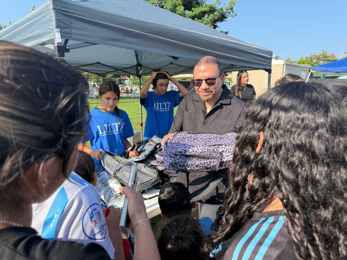 Vice President Ramos gave school backpacks and organized community concert in Roberto Clemente Park