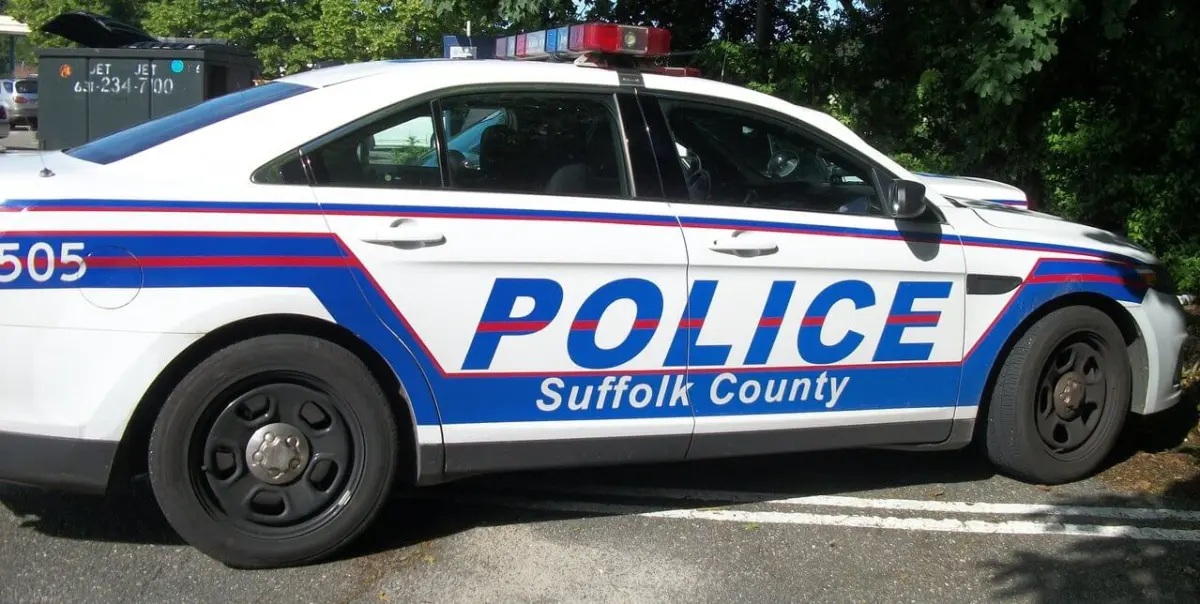 Hispanic boxer, Suffolk police, hurts pedestrian in accident for drunk driving