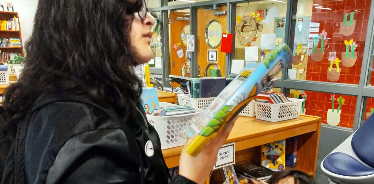 Senator Mónica Martínez urges students to participate in summer reading program