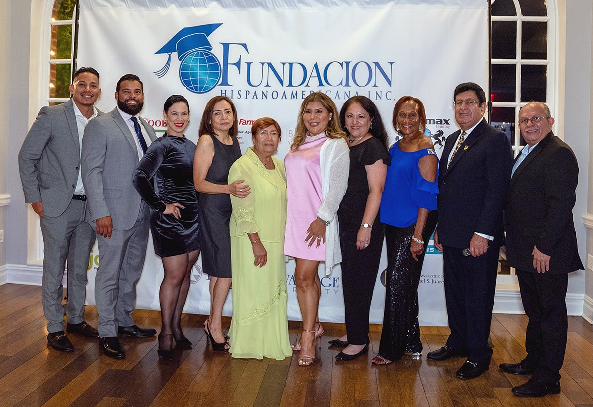 Hispano -American Foundation gives scholarships to outstanding students of the community