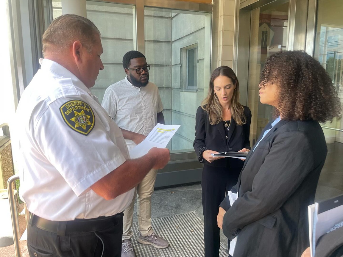 State legislators visit Nassau prison to observe the conditions of detainees by ICE