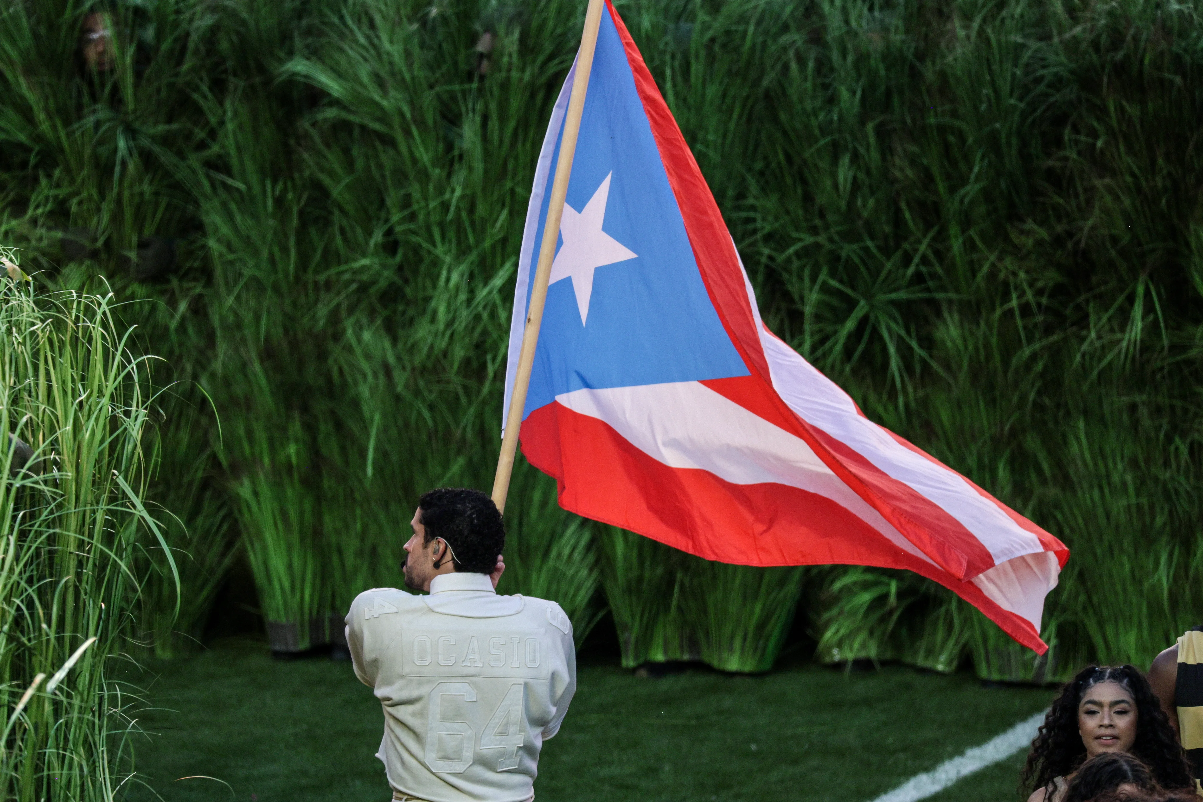 Bad Bunny shines and raises Latin pride at the Super Bowl