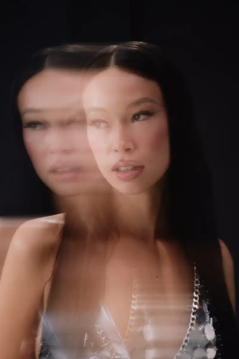 Gabby Black: when bilingualism becomes a creative force