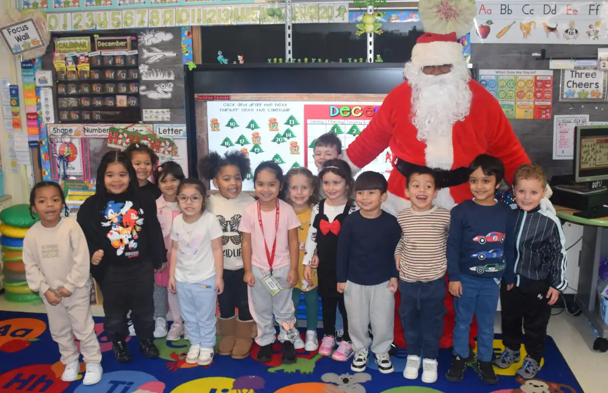Santa Claus thrills in surprise visit to Amityville elementary students