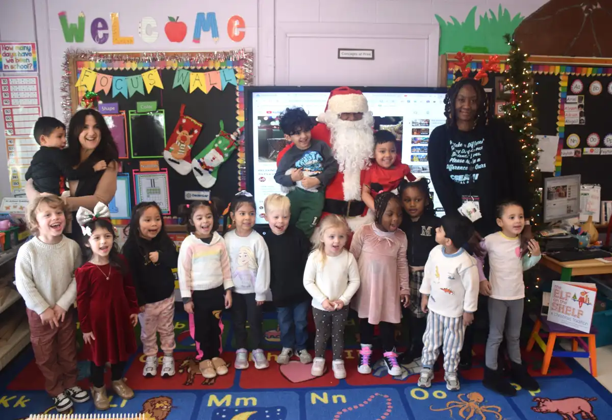 Santa Claus thrills in surprise visit to Amityville elementary students