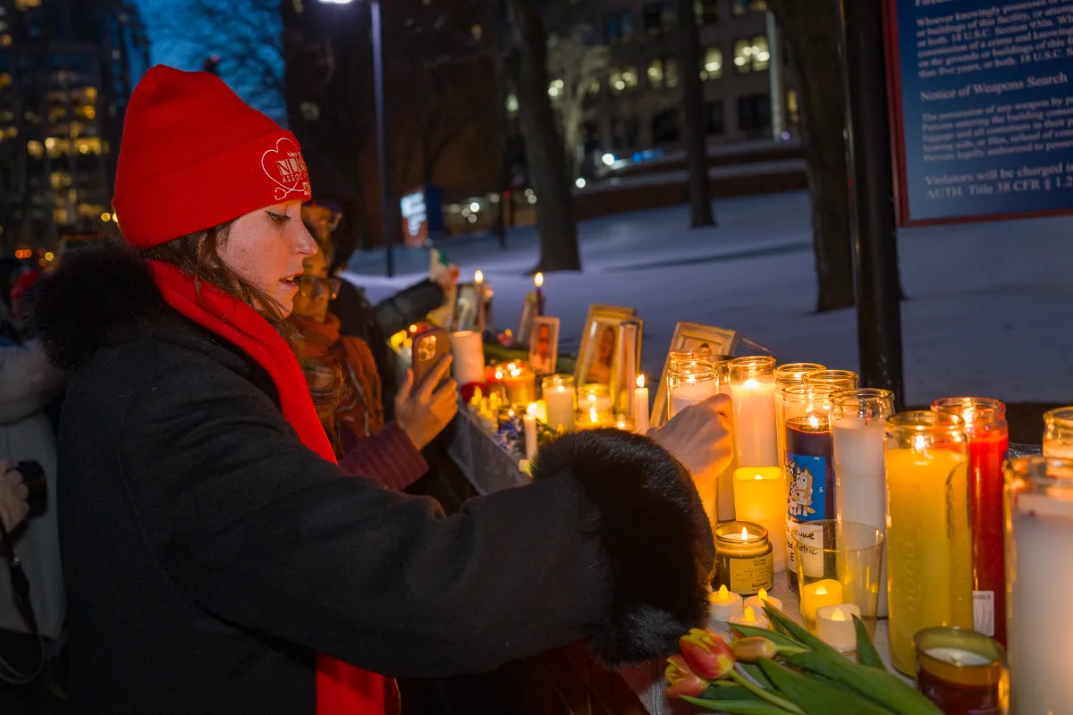 Vigil in NY in memory of nurse Alex Pretti, shot by immigration agents