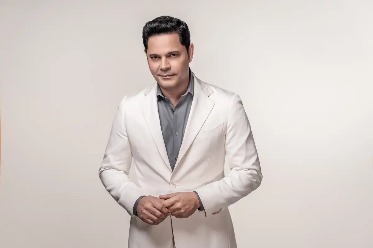 A night to fall in love: Rey Ruiz arrives at the Lehman Center on Valentine's Day