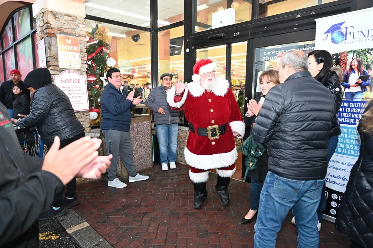 Fundación Hispanoamericana invites the Chocolatada Peruana/Colombiana in Freeport and Brentwood to finance student scholarships