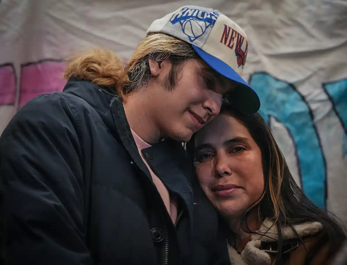 After 10 months in ICE, this was the emotional return of student Dylan Lopez Contreras to New York