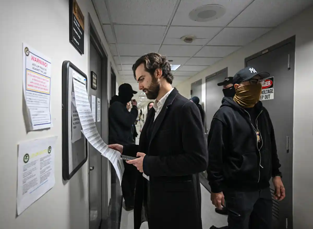 From witness to defender: the mission of a volunteer who helps immigrants detained by ICE at 26 Federal Plaza