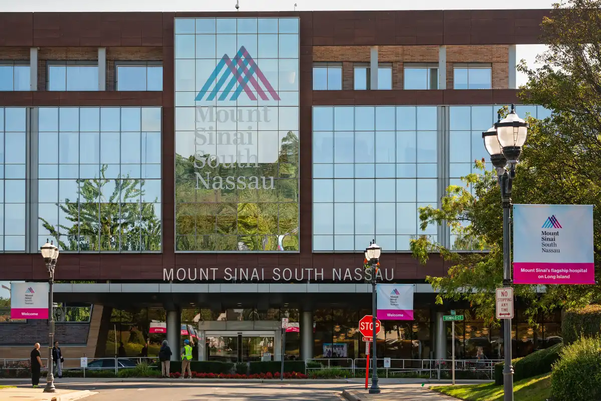Mount Sinai South Nassau Earns Coveted Patient Safety Excellence Award