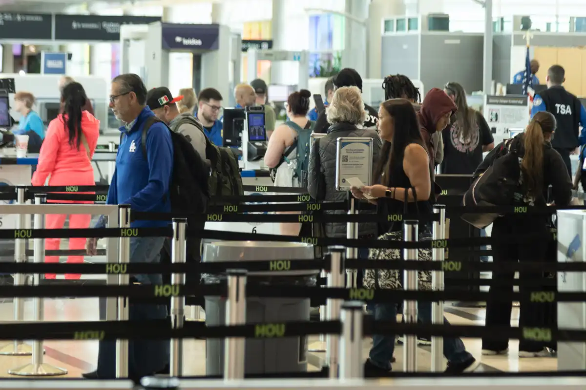 The US considers blocking the entry of foreigners into airports in “sanctuary” cities