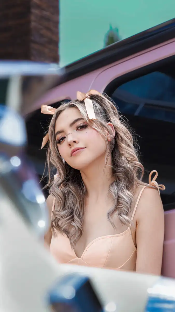 The new voice of the corrido tumbado: Ximena Ramos bets on empowerment in “QUEEN”