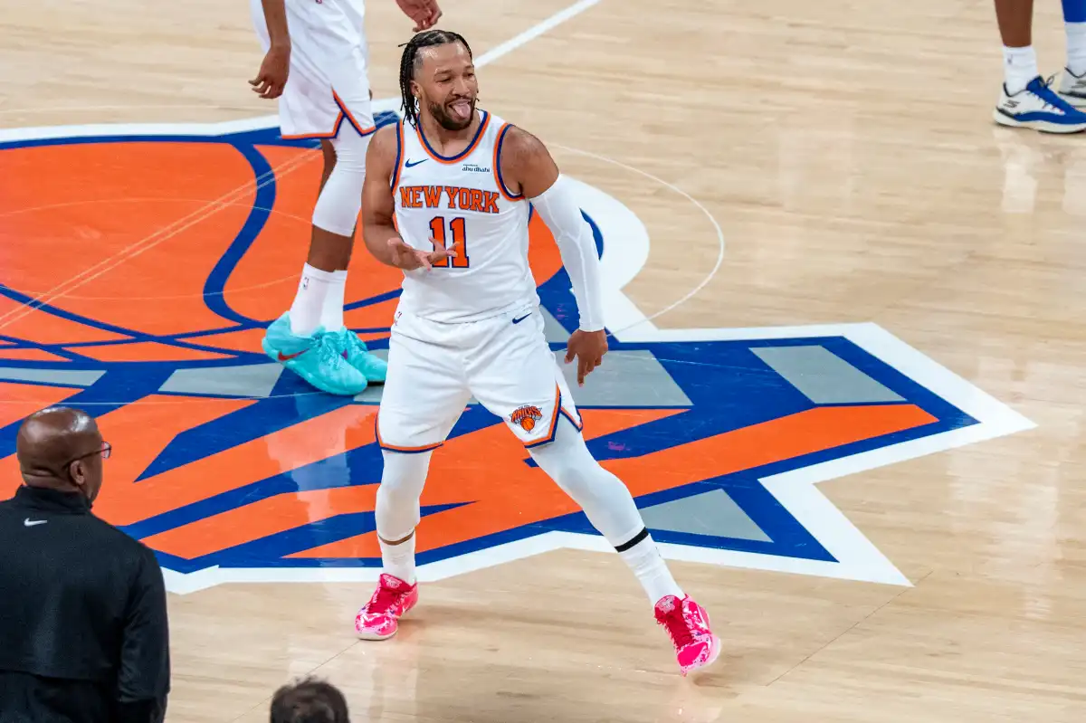 The NY Knicks overwhelm the 76ers in the first round of the Eastern semifinals