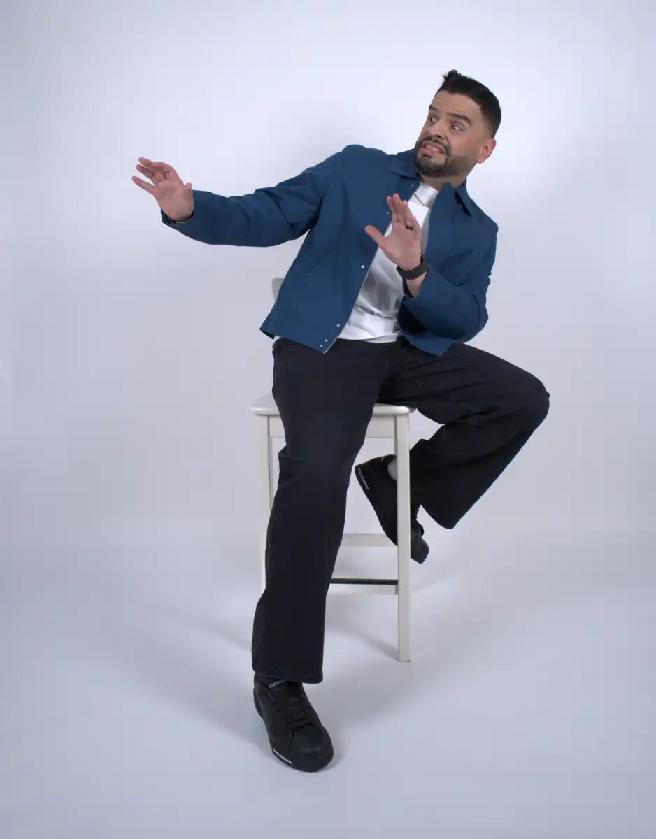 Josué Comedy celebrates the Latina mother with humor and nostalgia in “Dangerous but Divine”