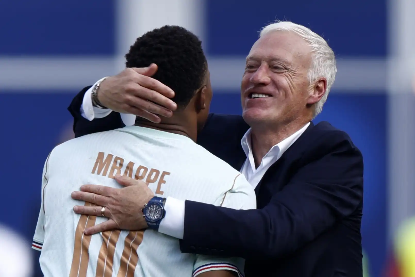 With goals from Mbappé and Dembélé, the favorite France eliminates Morocco and is in the semifinals