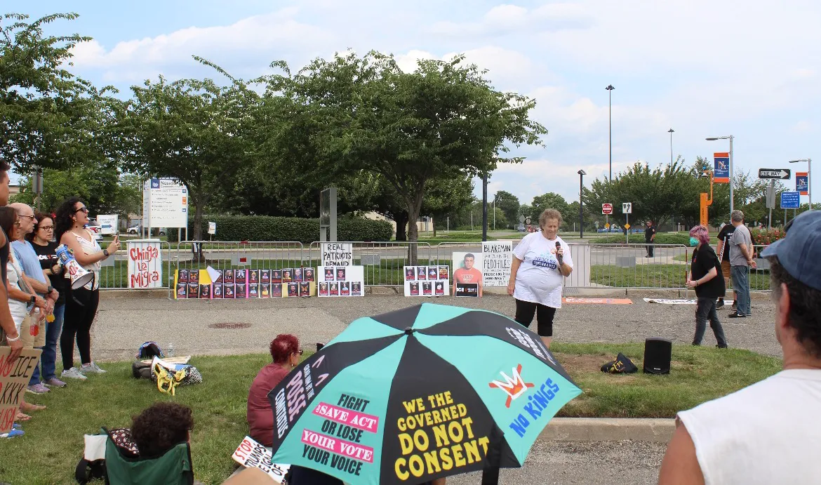 Immigrant advocates protest against Trump in Nassau: "ICE out of New York!"