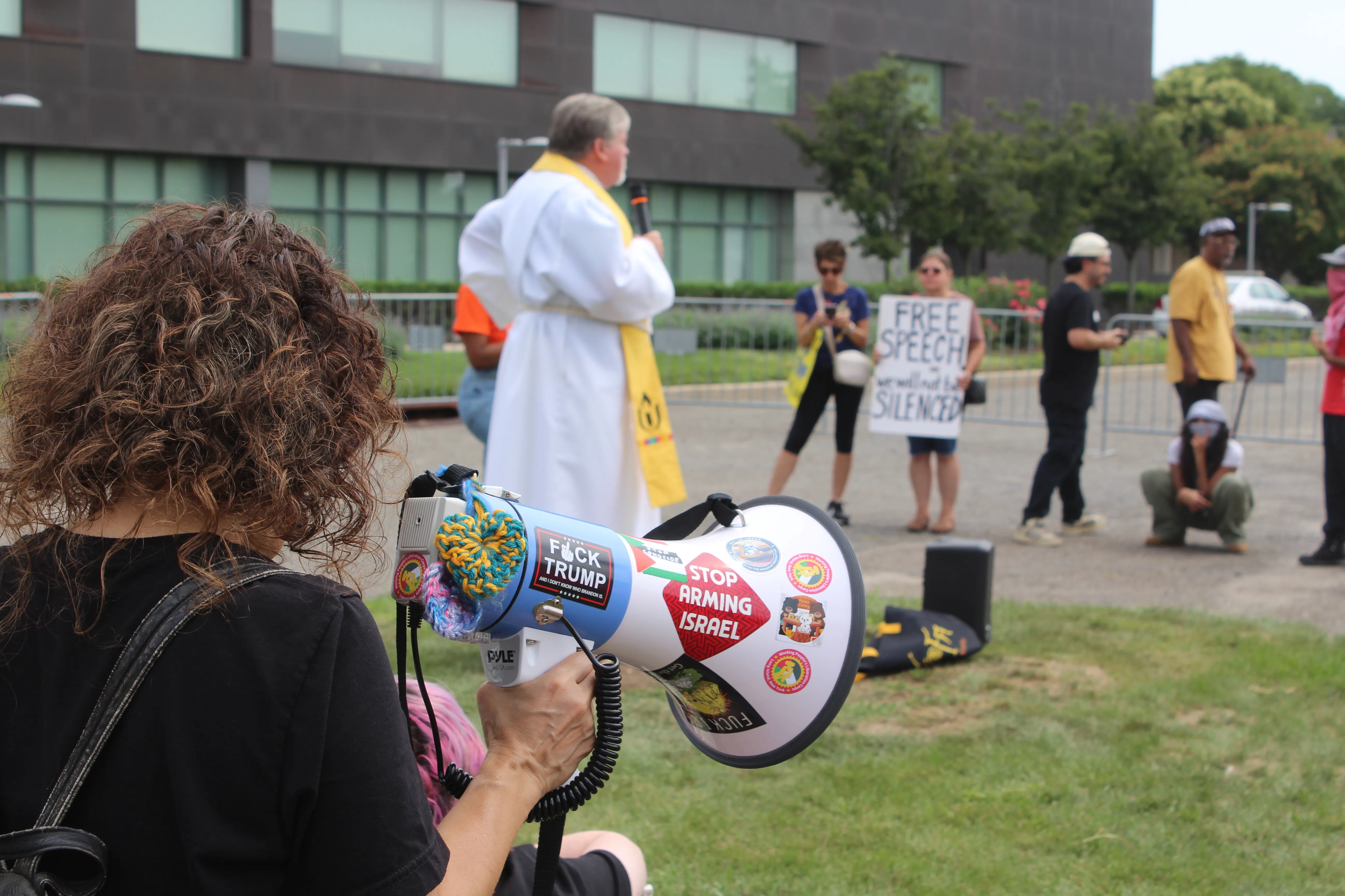 Immigrant advocates protest against Trump in Nassau: "ICE out of New York!"