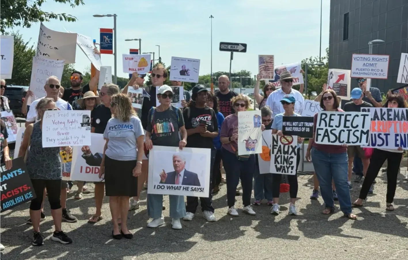 Trump praises Blakeman on his visit to Long Island and generates strong rejection from community advocates