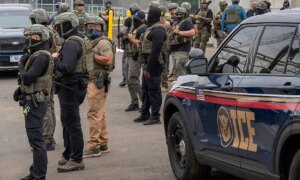 US congressmen and activists reject the purchase of electric gloves for ICE
