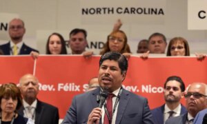 Religious leaders ask Trump to extend TPS for Salvadorans one day before its end