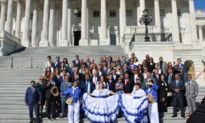 Salvadoran leaders commemorate Independence in Congress and advocate for a permanent solution to TPS
