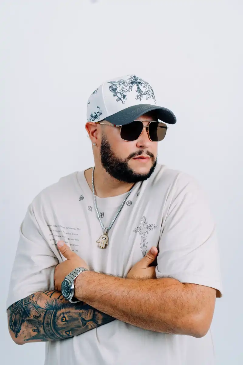 A little Spanish, a little English and a lot of rhythm: Jay Music presents “Mile Away”