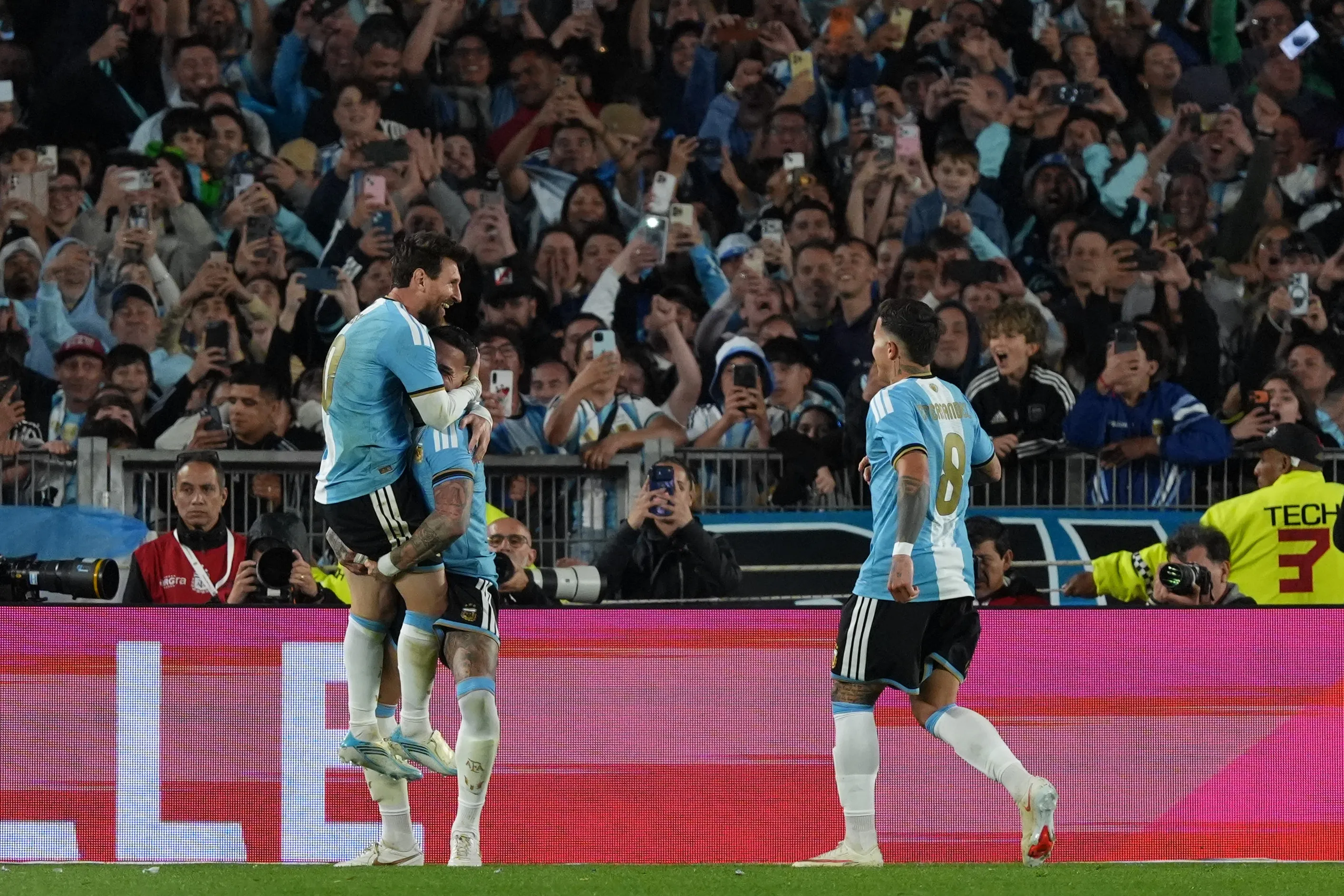 Thanks Messi! ...The best of all said goodbye to the "Albiceleste"
