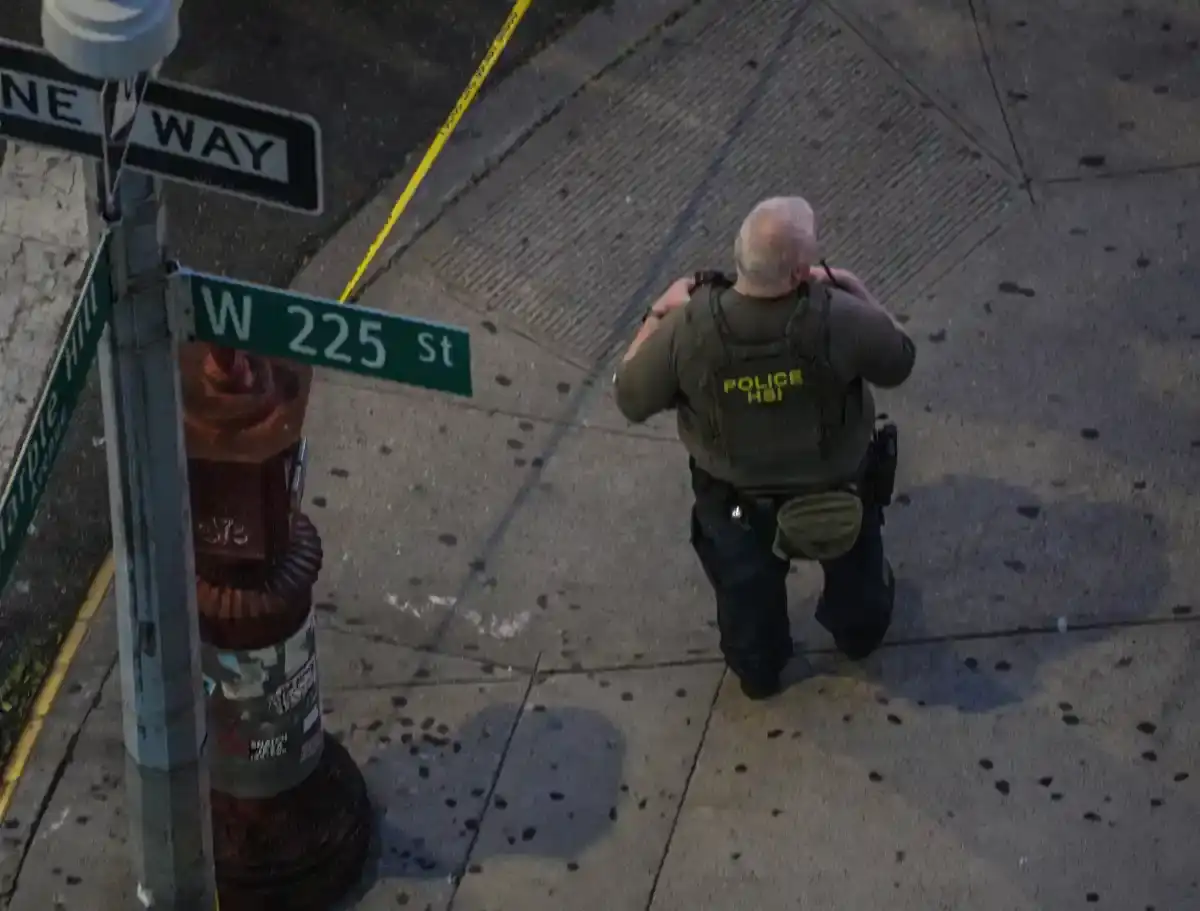 Outrage Grows Over ICE Shooting in Manhattan; Mamdani fails to secure the release of the injured man after negotiating with Trump