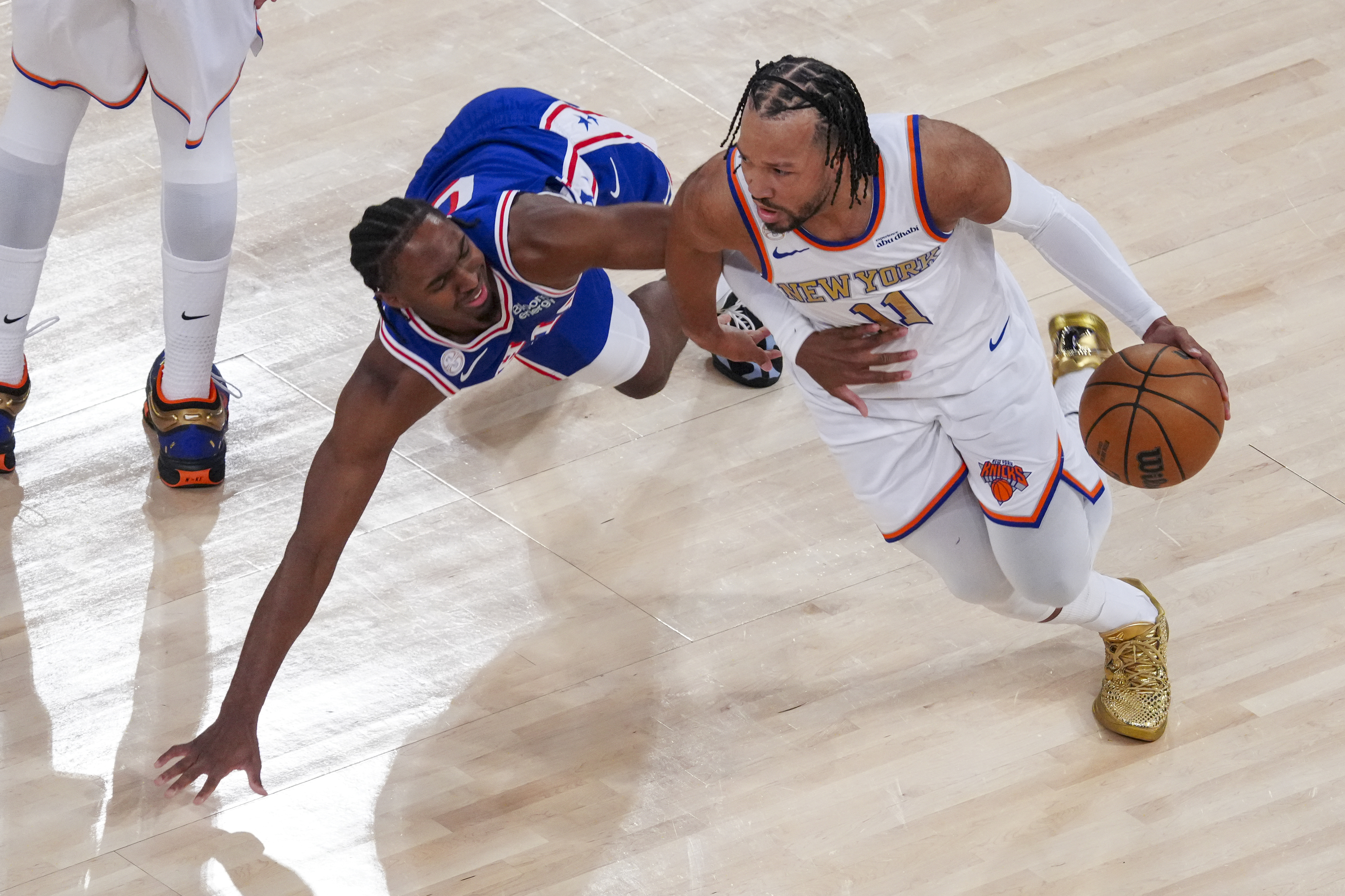 LeBron James and the 76ers spoil the Knicks' party